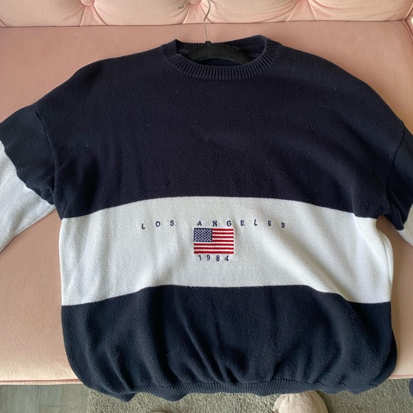 Brandy Melville Los Angeles Crewneck - Picture 3 of 6